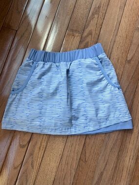 Turtles & Tees girls light blue striped tennis skort, size S
